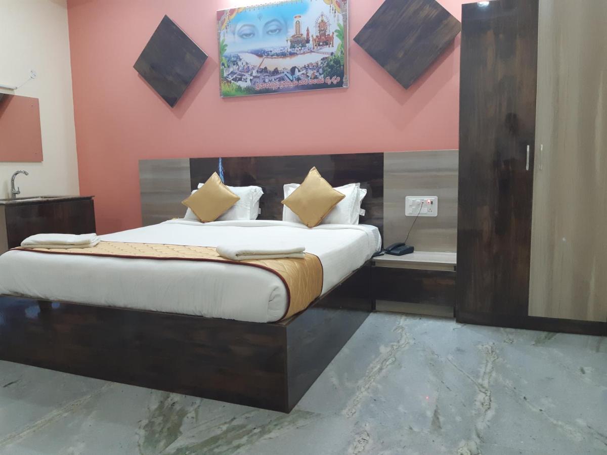 Devansh Bhanu Residency Dbr Srikalahasti Exterior foto